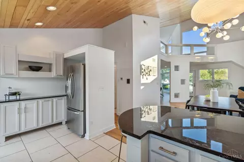 Kitchen - 1030 Hatch St, Cincinnati, OH 45202 photo 2 of 2
