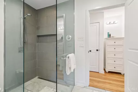 Bath - 1030 Hatch St, Cincinnati, OH 45202 photo 1 of 3