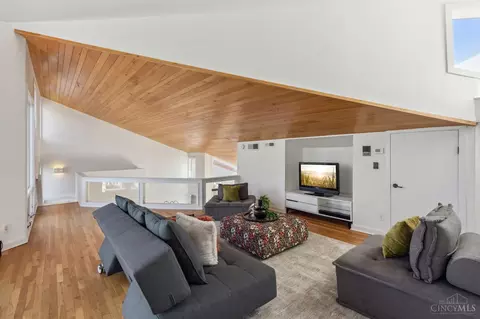 Living - 1030 Hatch St, Cincinnati, OH 45202 photo 4 of 4