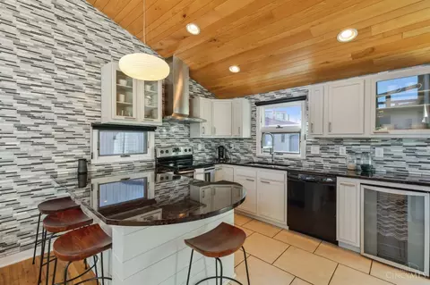 Kitchen - 1030 Hatch St, Cincinnati, OH 45202 photo 1 of 2