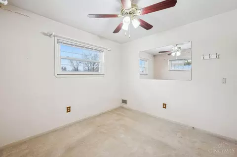 Bedroom - 5074 Grosse Pointe Ln, Cincinnati, OH 45238 photo 5 of 5