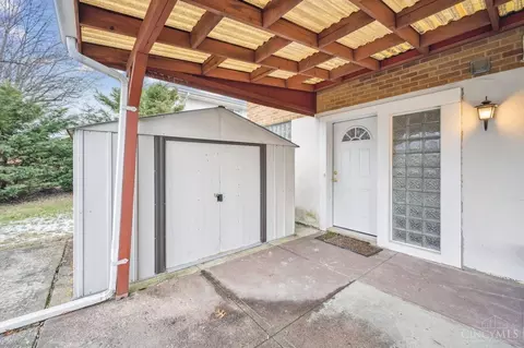Exterior - 5074 Grosse Pointe Ln, Cincinnati, OH 45238 photo 5 of 10