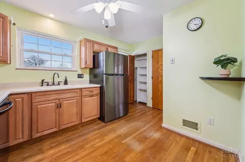 Kitchen - 5074 Grosse Pointe Ln, Cincinnati, OH 45238 photo 1 of 3