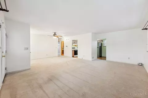 Living - 5074 Grosse Pointe Ln, Cincinnati, OH 45238 photo 2 of 4