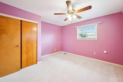 Bedroom - 5074 Grosse Pointe Ln, Cincinnati, OH 45238 photo 1 of 5