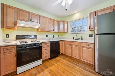 Kitchen - 5074 Grosse Pointe Ln, Cincinnati, OH 45238 photo 3 of 3