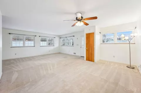 Living - 5074 Grosse Pointe Ln, Cincinnati, OH 45238 photo 3 of 4