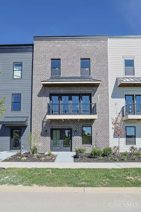 4232 Parkview Dr, Blue Ash, OH 45242