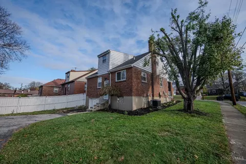 Exterior - 6811 Hampton Dr, Silverton, OH 45236 photo 5 of 6