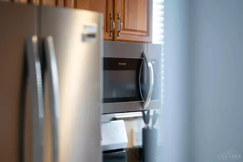 Kitchen - 6811 Hampton Dr, Silverton, OH 45236 photo 5 of 7