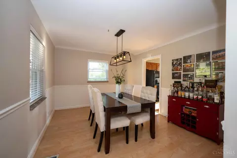 Dining - 6811 Hampton Dr, Silverton, OH 45236 photo 1 of 3