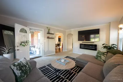 Other - 6811 Hampton Dr, Silverton, OH 45236 photo 2 of 9
