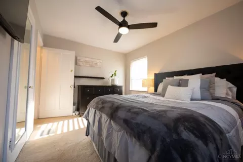Bedroom - 6811 Hampton Dr, Silverton, OH 45236 photo 1 of 6