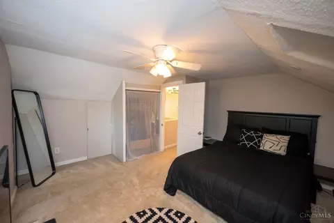 Bedroom - 6811 Hampton Dr, Silverton, OH 45236 photo 4 of 6