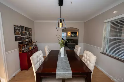 Dining - 6811 Hampton Dr, Silverton, OH 45236 photo 3 of 3