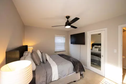 Bedroom - 6811 Hampton Dr, Silverton, OH 45236 photo 3 of 6