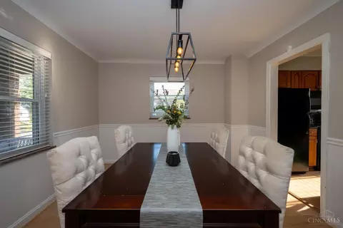 Dining - 6811 Hampton Dr, Silverton, OH 45236 photo 2 of 3