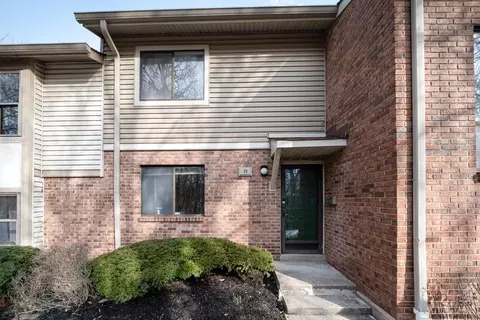 19 Woodview Ct, Springdale, OH 45246