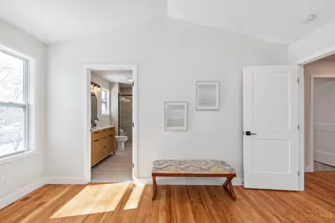 Entry Way - 6607 Ledge St, Cincinnati, OH 45227 photo 5 of 6