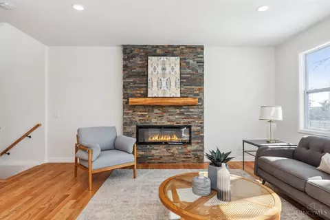 Living - 6607 Ledge St, Cincinnati, OH 45227 photo 3 of 5