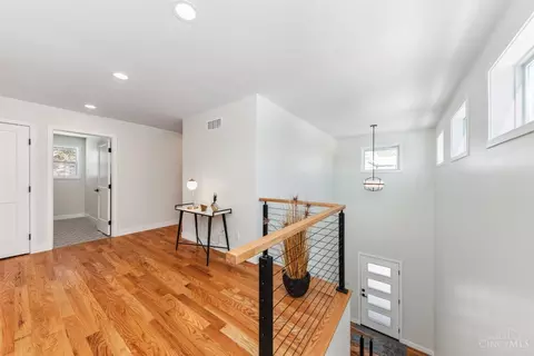 Entry Way - 6607 Ledge St, Cincinnati, OH 45227 photo 3 of 6