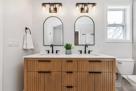 Bath - 6607 Ledge St, Cincinnati, OH 45227 photo 6 of 16