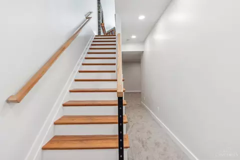 Entry Way - 6607 Ledge St, Cincinnati, OH 45227 photo 6 of 6