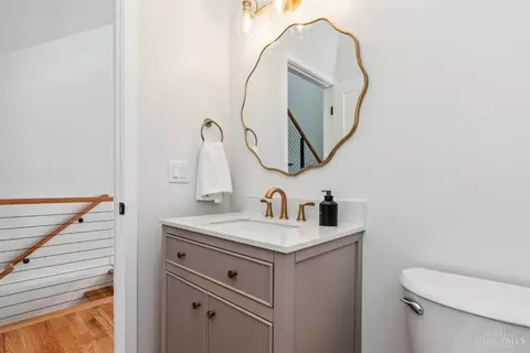 Bath - 6607 Ledge St, Cincinnati, OH 45227 photo 2 of 16