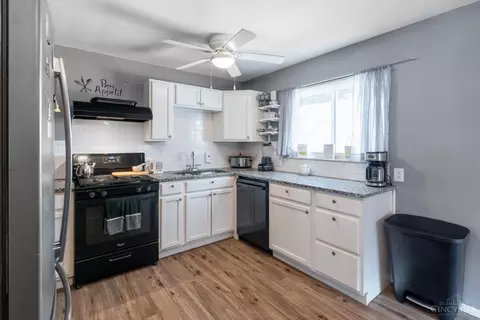 Kitchen - 9193 Neil Dr, Cincinnati, OH 45231 photo 1 of 3