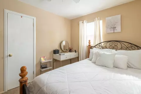 Bedroom - 9193 Neil Dr, Cincinnati, OH 45231 photo 2 of 4