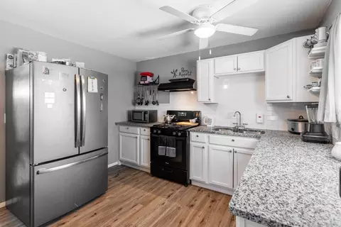 Kitchen - 9193 Neil Dr, Cincinnati, OH 45231 photo 2 of 3