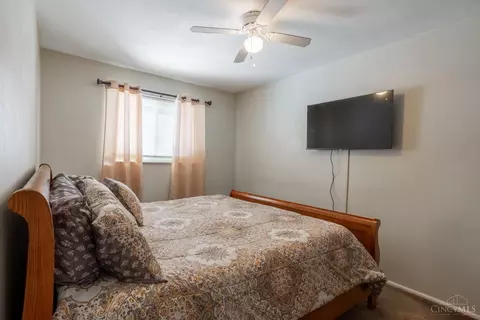 Bedroom - 9193 Neil Dr, Cincinnati, OH 45231 photo 3 of 4