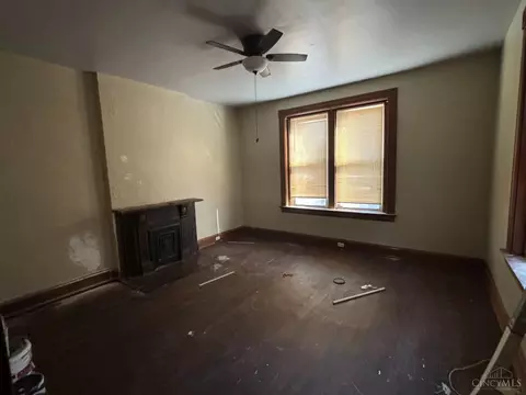 Living - 641 Steiner Ave, Cincinnati, OH 45204 photo 1 of 5