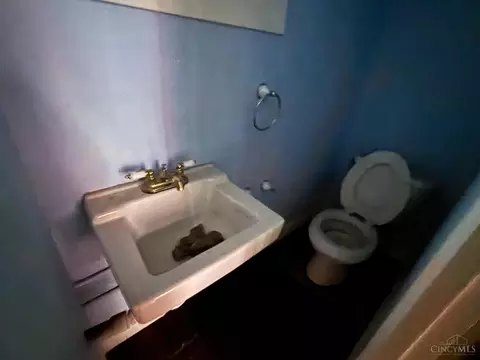 Bath - 641 Steiner Ave, Cincinnati, OH 45204 photo 1 of 3