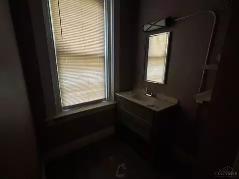 Bath - 641 Steiner Ave, Cincinnati, OH 45204 photo 2 of 3