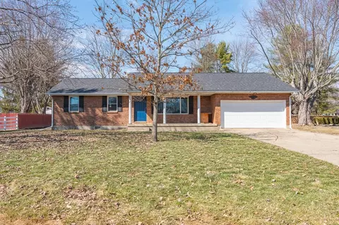 7556 Rosewood Dr, Blanchester, OH 45107