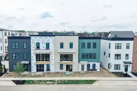 4236 Parkview Dr, Blue Ash, OH 45242