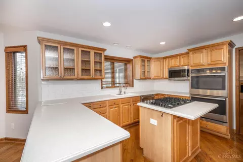 Kitchen - 22 Heritage Ct, Blue Ash, OH 45241 photo 2 of 6