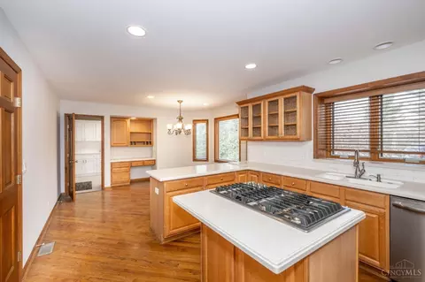 Kitchen - 22 Heritage Ct, Blue Ash, OH 45241 photo 6 of 6
