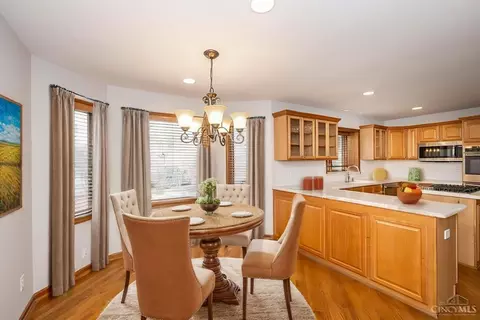Dining - 22 Heritage Ct, Blue Ash, OH 45241 photo 2 of 2