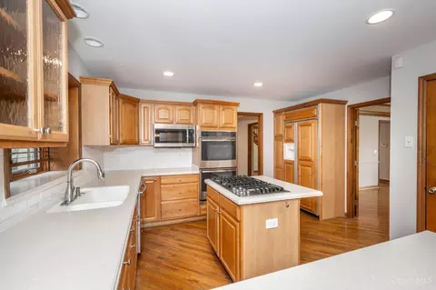 Kitchen - 22 Heritage Ct, Blue Ash, OH 45241 photo 3 of 6