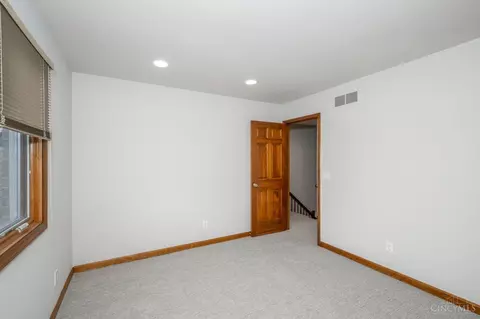 Bedroom - 22 Heritage Ct, Blue Ash, OH 45241 photo 2 of 8