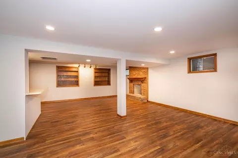 Living - 22 Heritage Ct, Blue Ash, OH 45241 photo 10 of 10