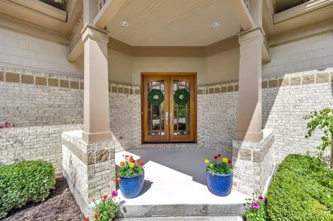 Exterior - 900 Turning Point Ln, Hamilton Township, OH 45039 photo 3 of 8