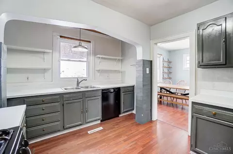 Kitchen - 460 Elberon Ave, Cincinnati, OH 45205 photo 5 of 5