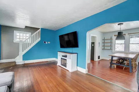 Living - 460 Elberon Ave, Cincinnati, OH 45205 photo 3 of 3