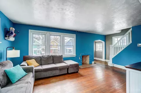 Living - 460 Elberon Ave, Cincinnati, OH 45205 photo 2 of 3