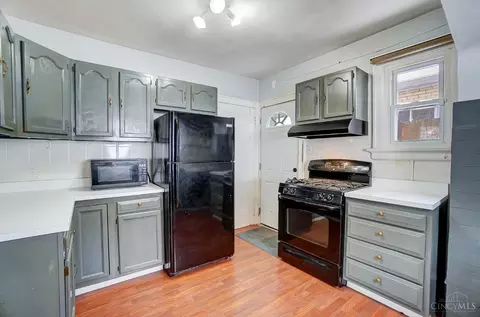 Kitchen - 460 Elberon Ave, Cincinnati, OH 45205 photo 2 of 5
