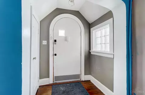 Entry Way - 460 Elberon Ave, Cincinnati, OH 45205 photo 1 of 3