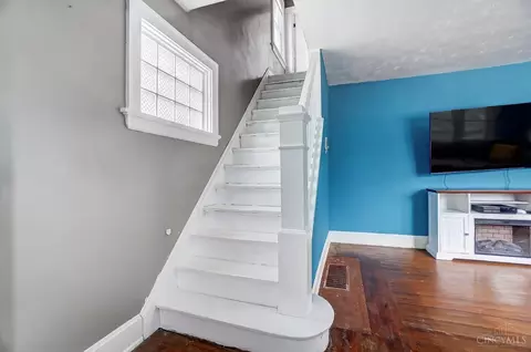 Entry Way - 460 Elberon Ave, Cincinnati, OH 45205 photo 2 of 3